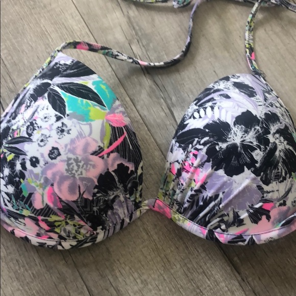 Lot of Victoria’s Secret bikinis 34C push up - Picture 2 of 12
